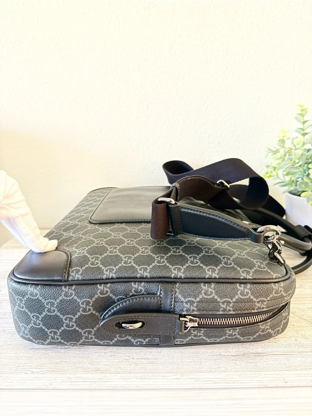 New Gucci Essence Classic Black GG Canvas medium mens briefcase, crossbody bag